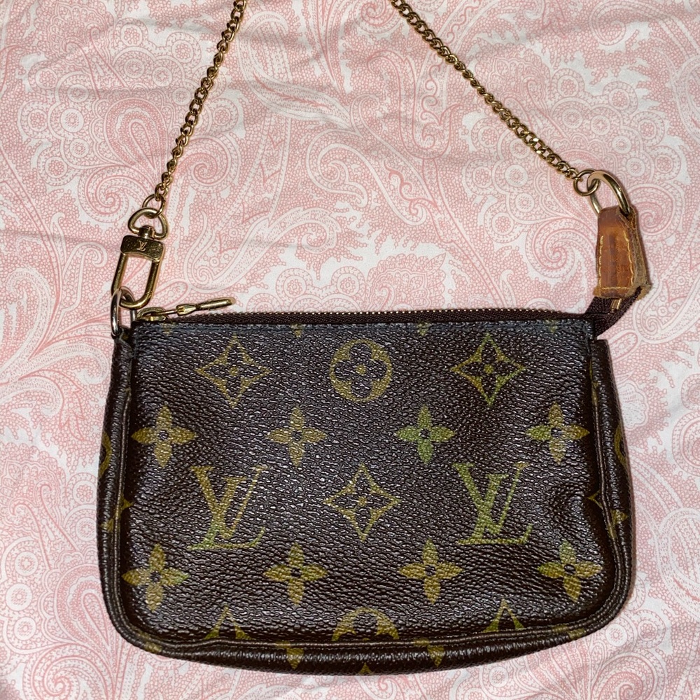 Louis Vuitton Mini Monogram Pochette